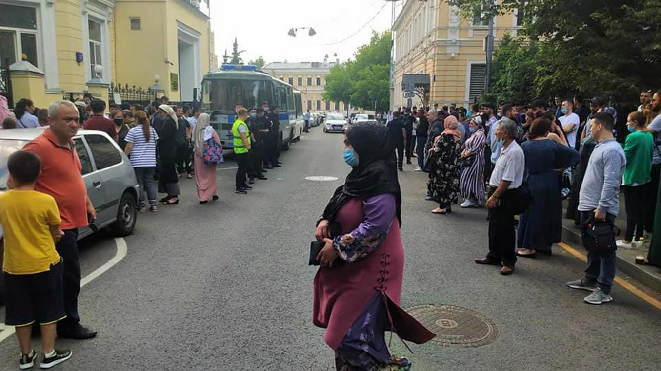 Адреса таджик. Консул Таджикистана в Москве. Таджикское посольство в Москве. Посол Таджикистана в Москве. Консульство Таджикистана в Москве.